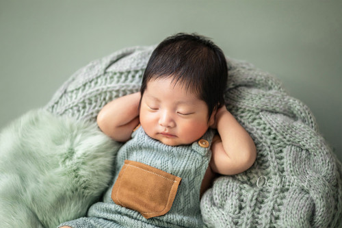 生後18日君スタジオニューボーンフォト