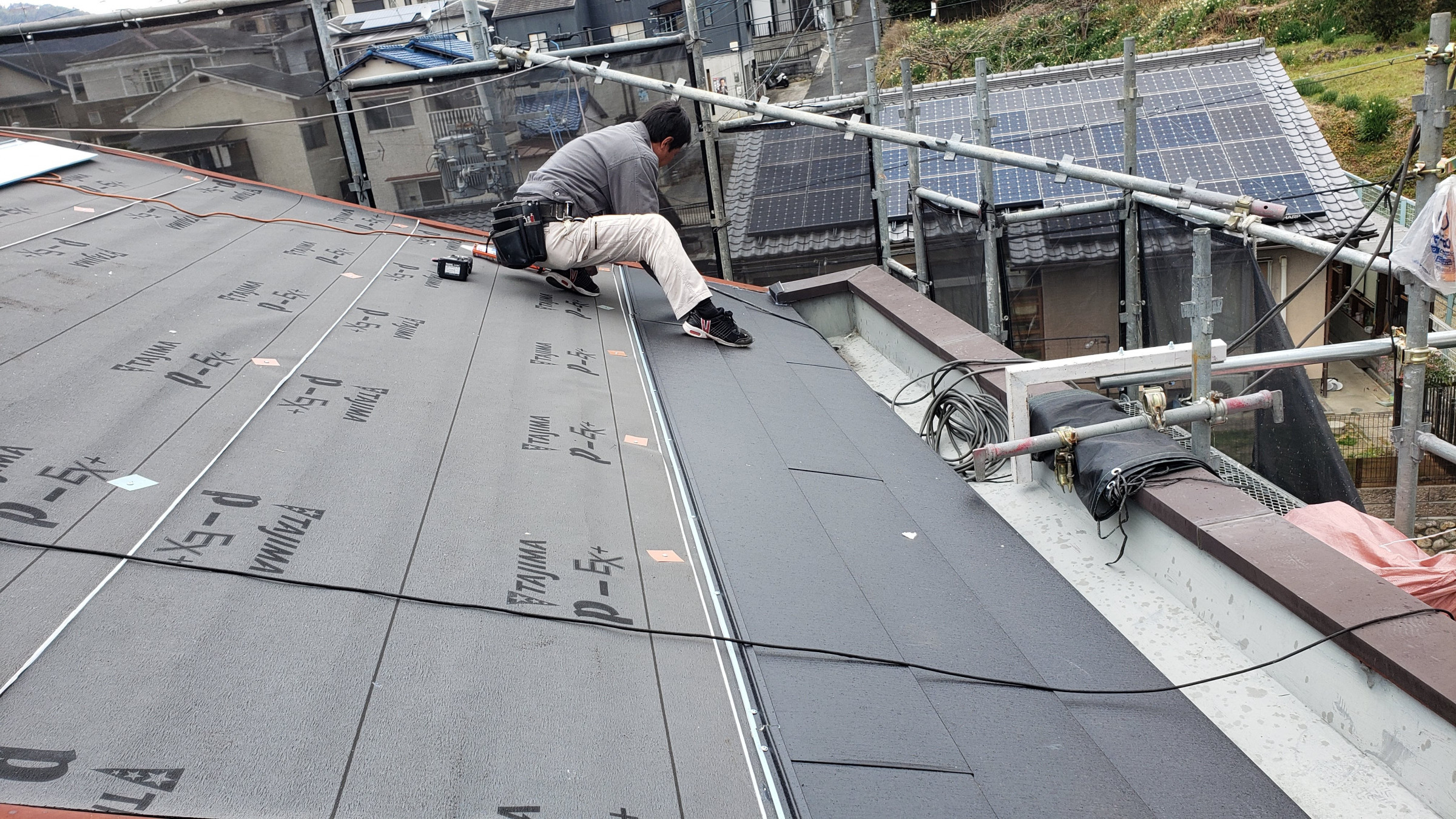 1人で葺ける屋根材　材料はﾚｯｶｰで上げますが 一人で出来るくらい軽い屋根材 ｶﾞﾙﾃｸﾄ