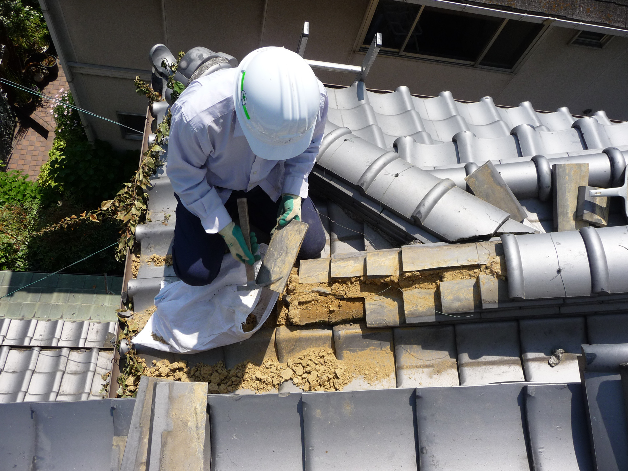 日本瓦　葺き替え、部分修理、屋根ｼｯｸｲ
