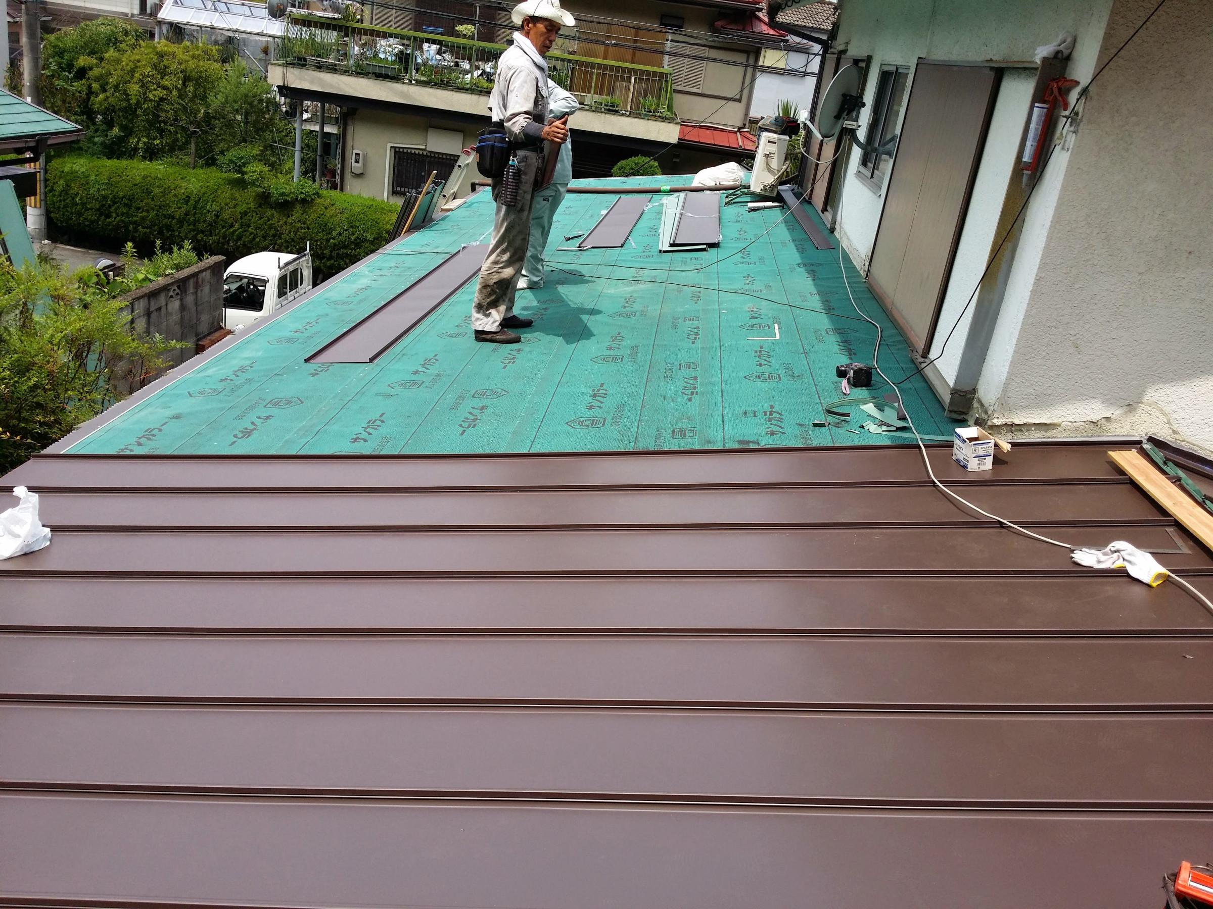 軽い屋根材に、葺き替え　ｱﾙﾐ屋根材 ｶﾞﾙﾊﾞﾆｭｰﾑ屋根材 ｸﾞﾗｽﾌｧｲﾊﾞｰｼﾝｸﾞﾙ 