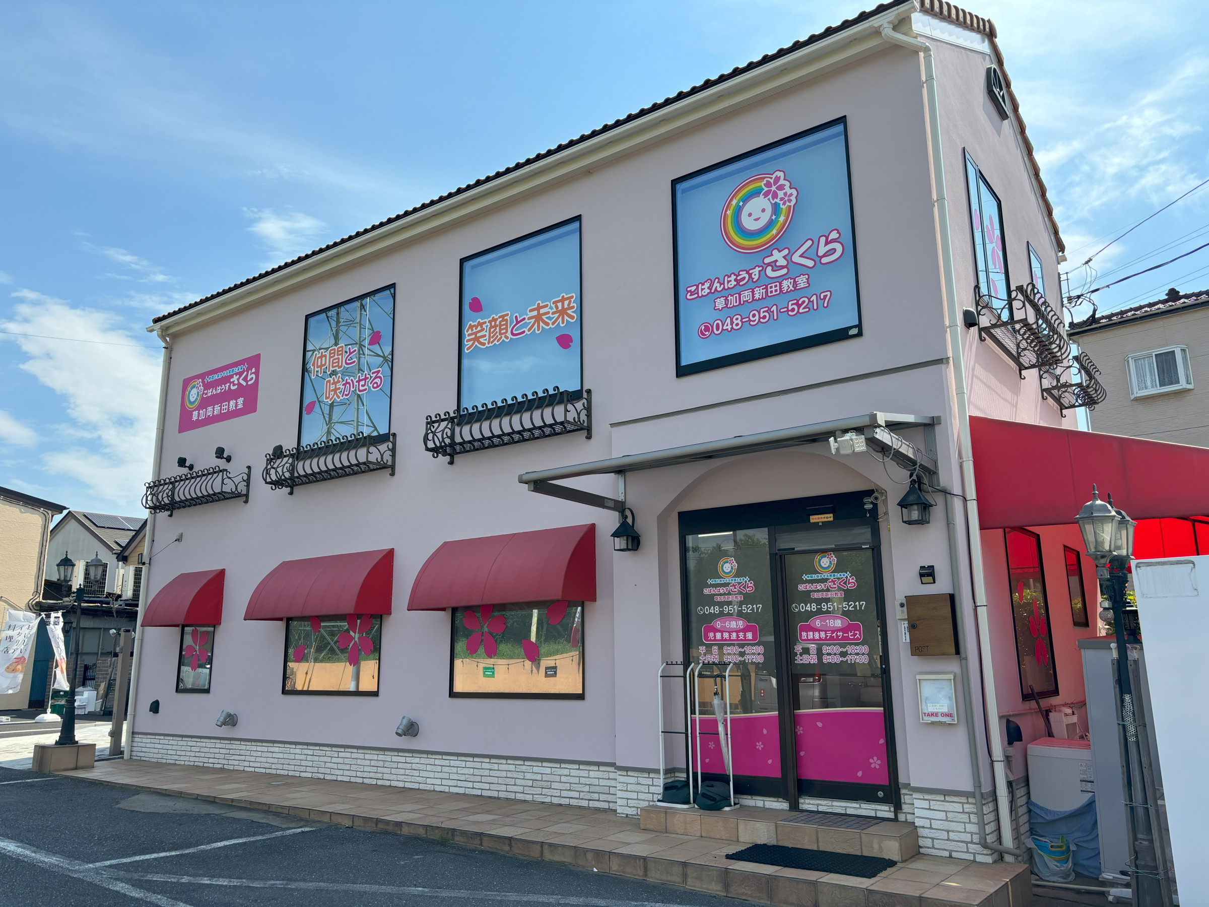 未就学児と就学児の部屋を入口も部屋も分けていますが内階段で安全に配慮しています