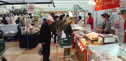 北上さくら野百貨店　「ぐるり日本美味カーニバル」開催中