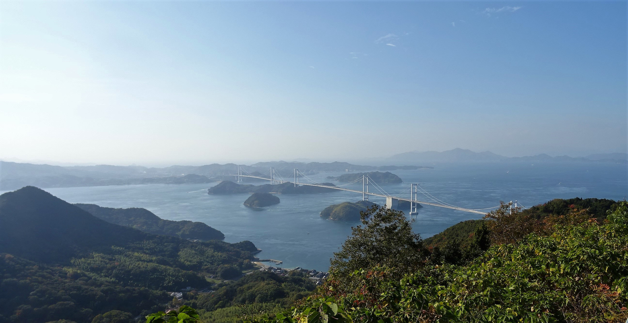 来島海峡大橋を一望できる亀老山展望公園（大島）