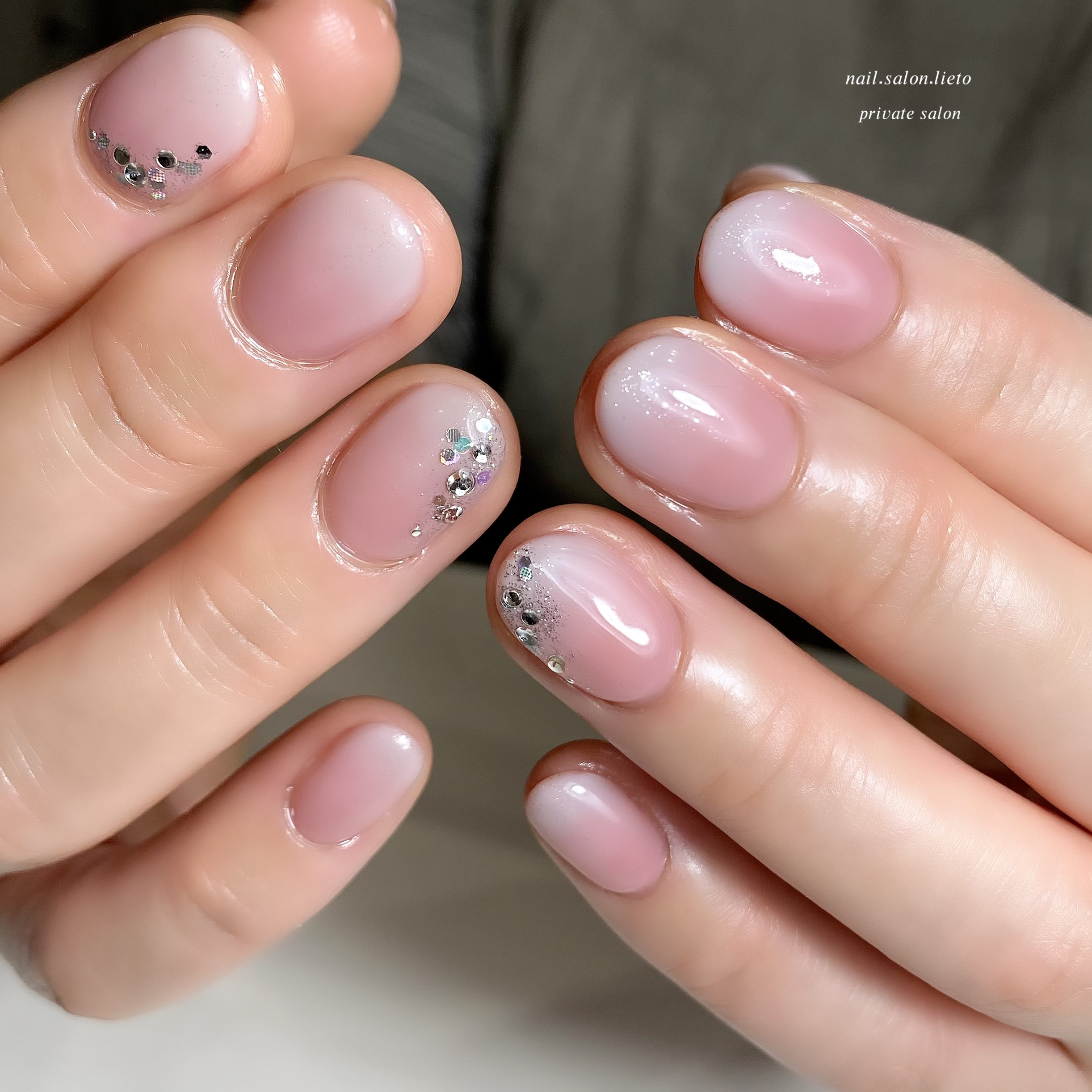 Photo カラーグラデーション 石狩市ネイルサロン Nail Salon Lietoリエート コンプレックスだった手が見せたい手に変わる ネイルサロン