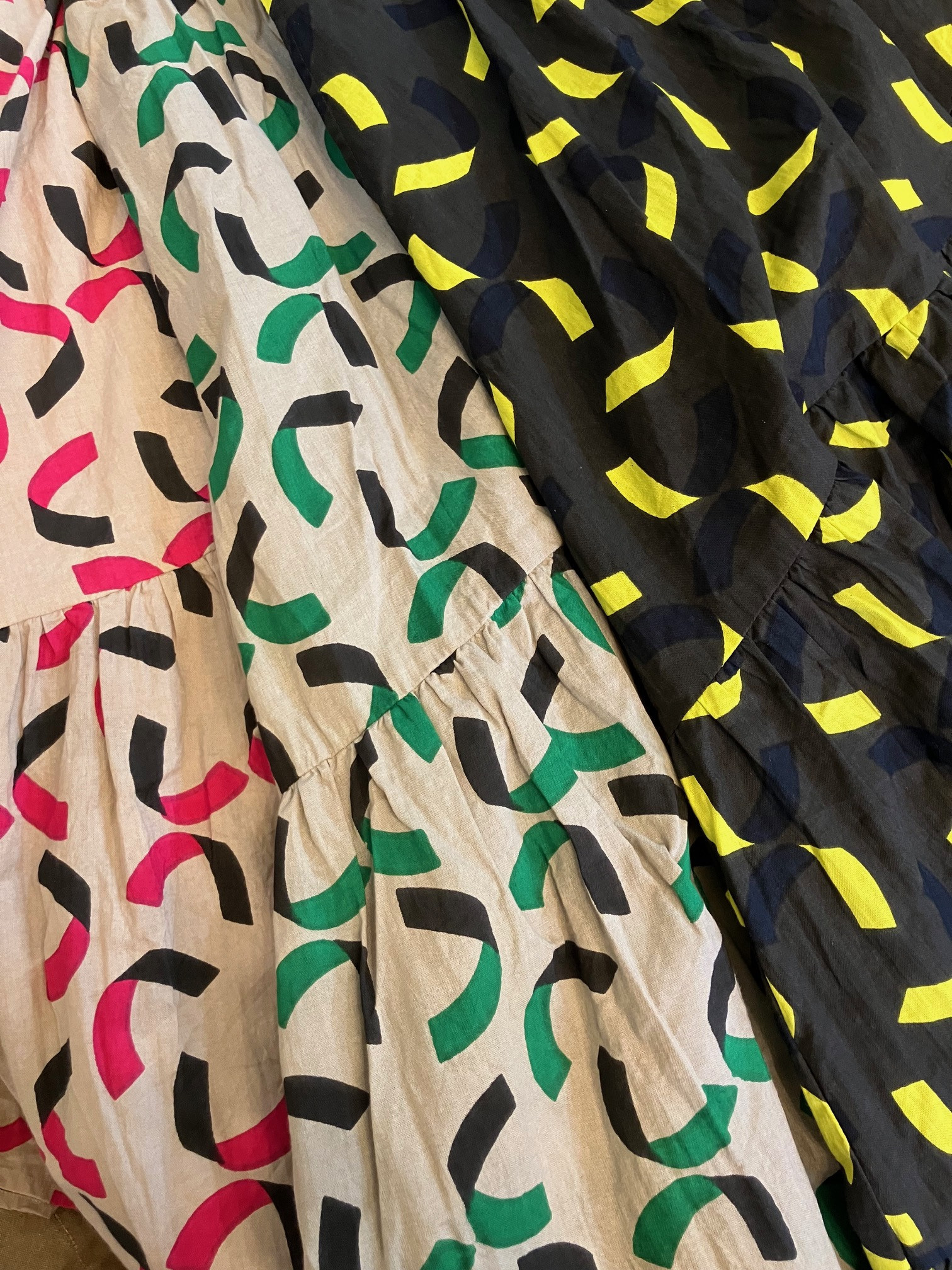 テープ柄スカート