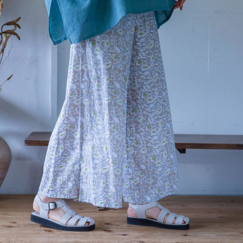 ペイズリー柄パンツ