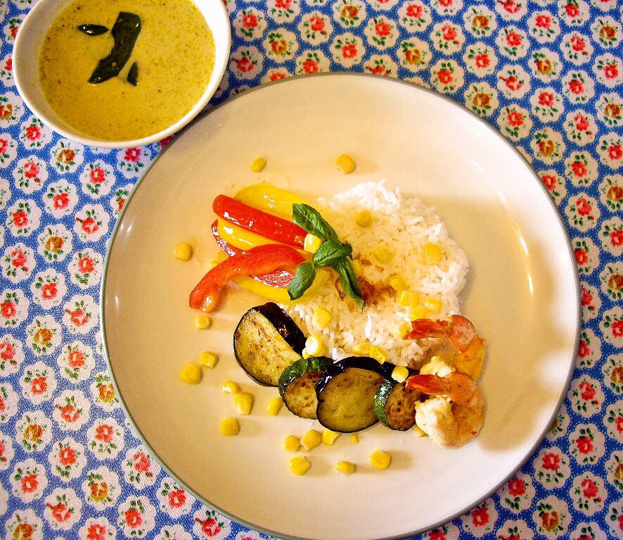 夏野菜とエビのグリーンカレー