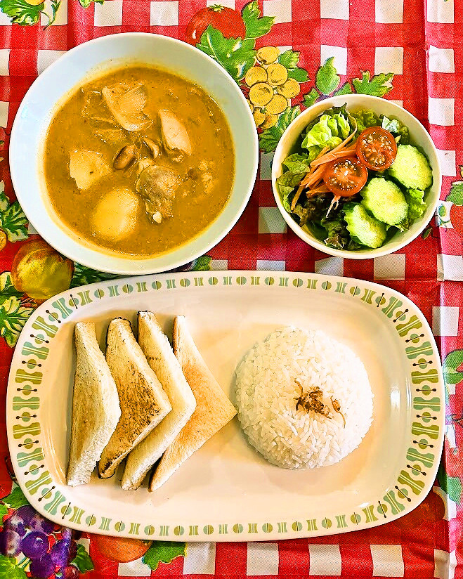 7月4日(木)から7月17日(金)の期間限定メニューは「マッサマンカレー」です