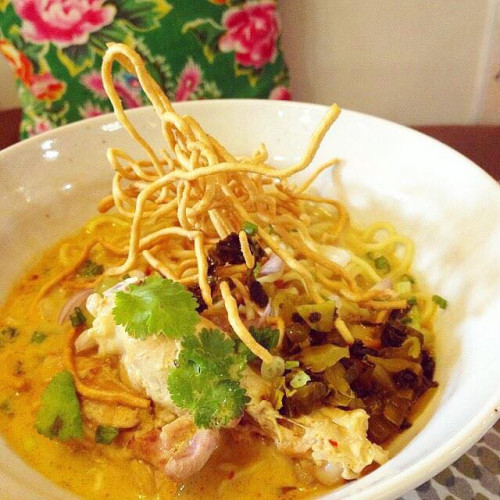 10月3日(土)～10月16日(金)の期間限定メニューは、チェンマイ名物のタイ風カレーラーメン「カオソーイ」です！