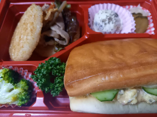 タルタルサーモンサンド＆焼肉ライスバーガー