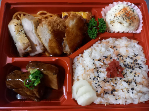 お肉屋さんのミックスランチ