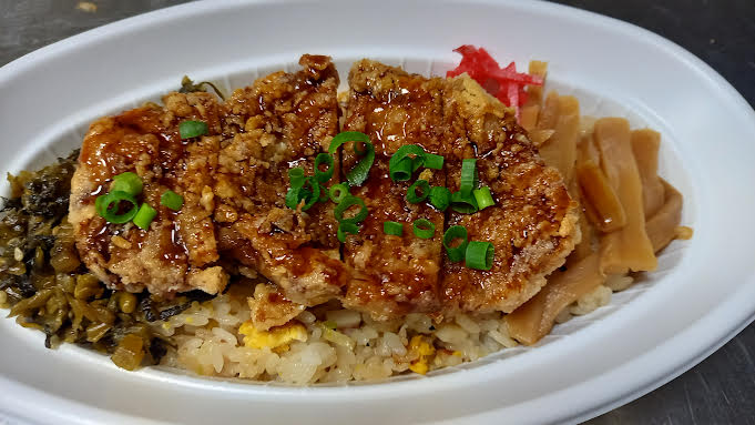 デリバリー・テイクアウト限定 日替わりランチメニュー　(￥800 税込)　17日(月)～22日(土)