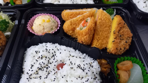 デリバリー・テイクアウト限定 日替わりランチメニュー ( ¥800 税込 ) 23日(月)～28日(土)