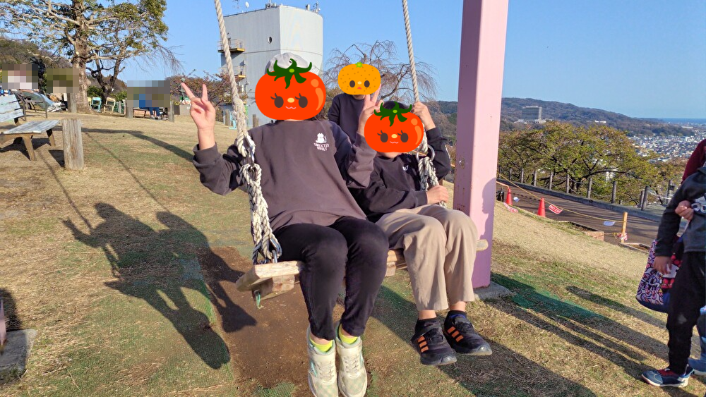 ✨公園でブランコ✨