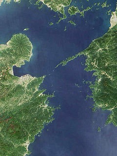 240px-Hoyo_Strait_Satellite.jpg