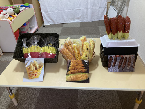 夏祭り　屋台の食べ物は保育士の力作