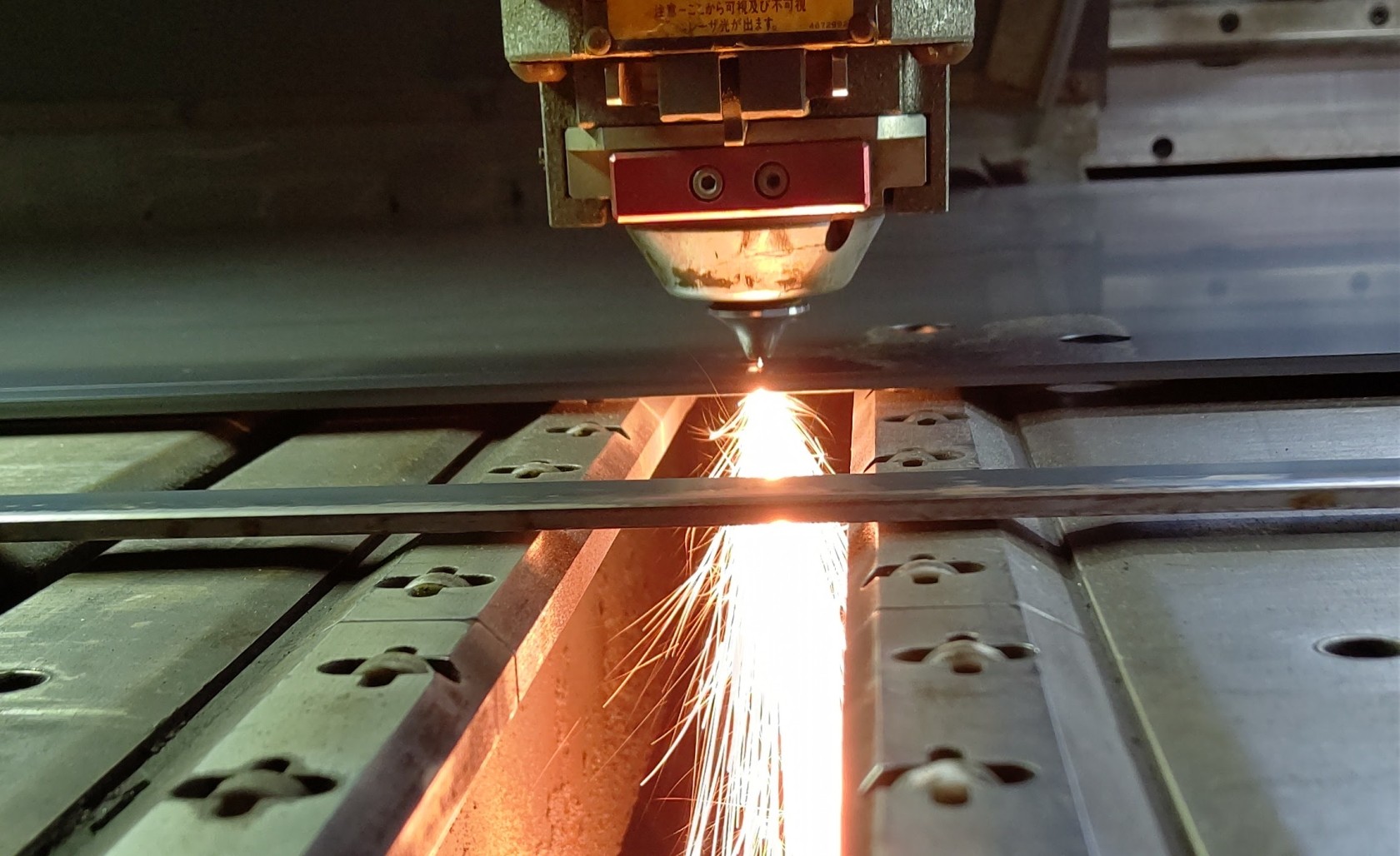 田中精密鈑金工業 レーザー加工 鈑金