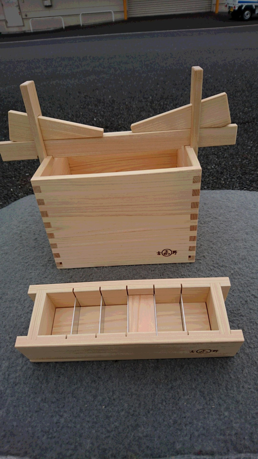 柿の葉寿司用ヒノキ木箱の販売を始めました