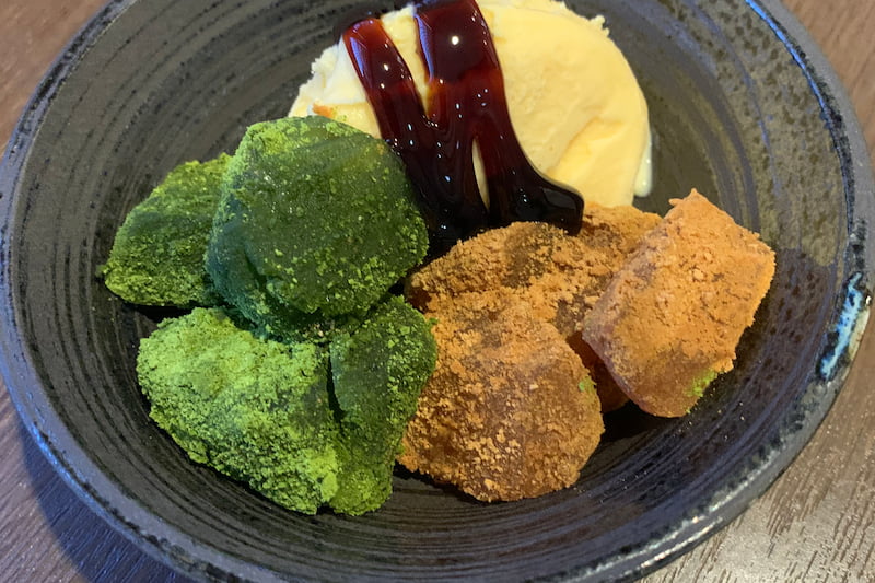 きな粉と抹茶のわらび餅アイスクリーム添え