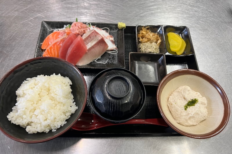刺身御膳（自然薯付き）
