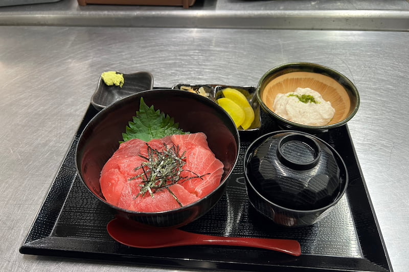 自然薯マグロ丼
