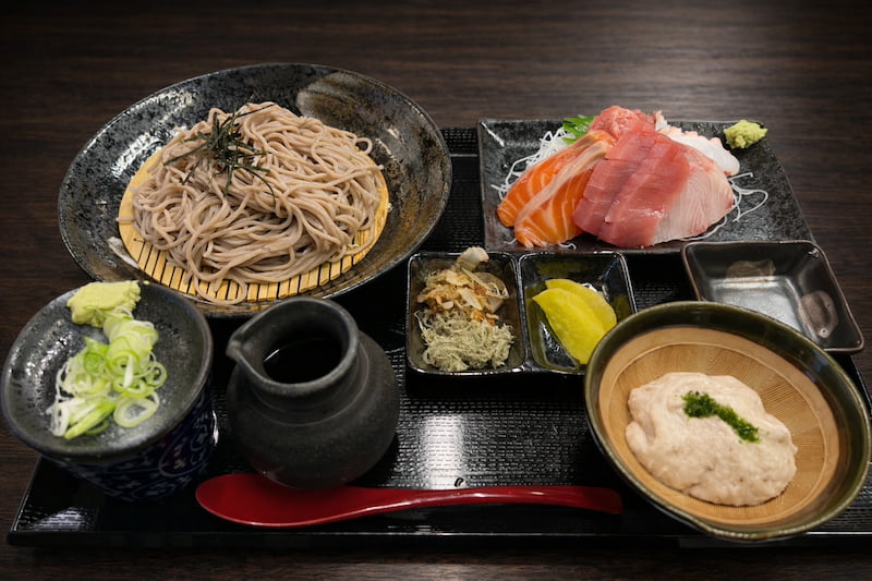 蕎麦刺身御膳（自然薯付き）