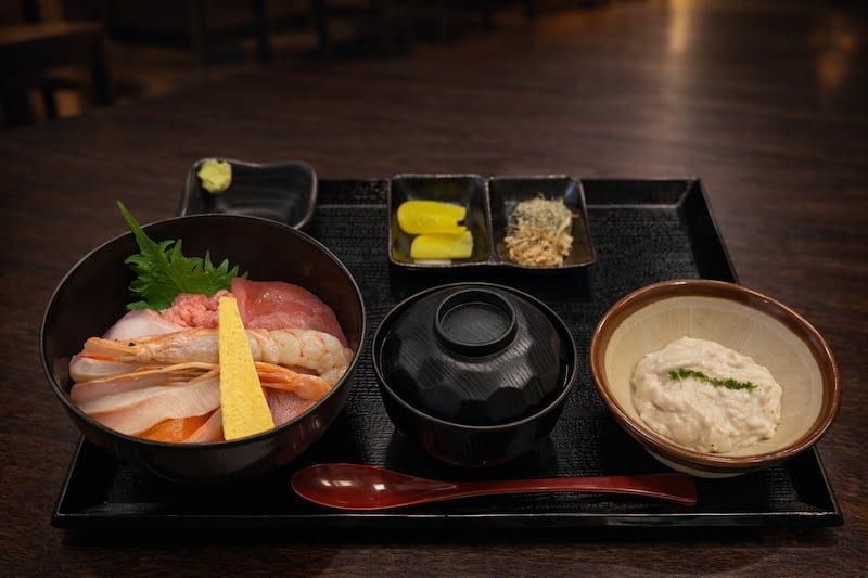 海鮮丼御膳（自然薯付き）