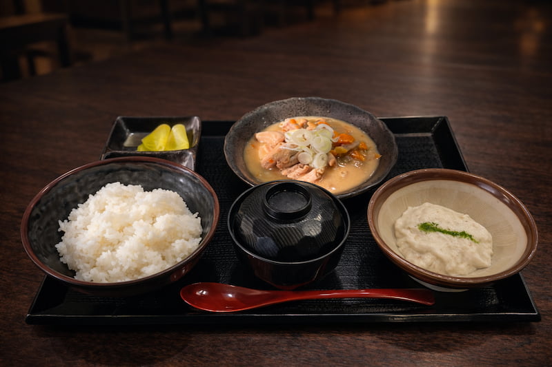 自然薯もつ煮御膳