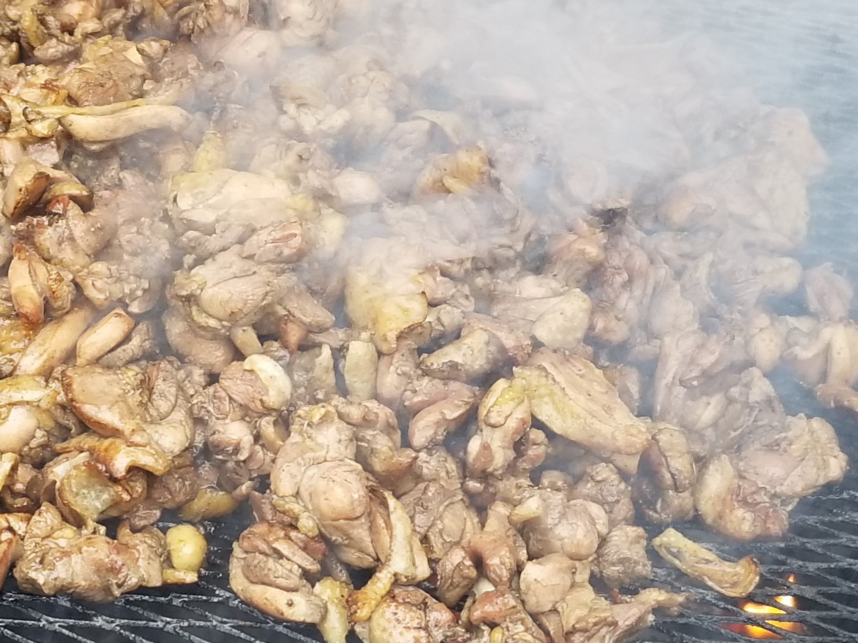 ※炭焼地鶏も焼いてます。　