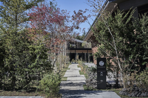 qngka-hotelindigo-karuizawa-restaurant-signage1.jpg