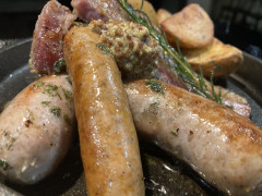 ソーセージ4種＆十勝ハーブポテト盛合せ