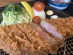 低温熟成豚カツレツ（自家製ウスター）