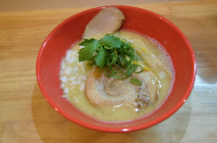 鶏白湯しお　ラーメン
