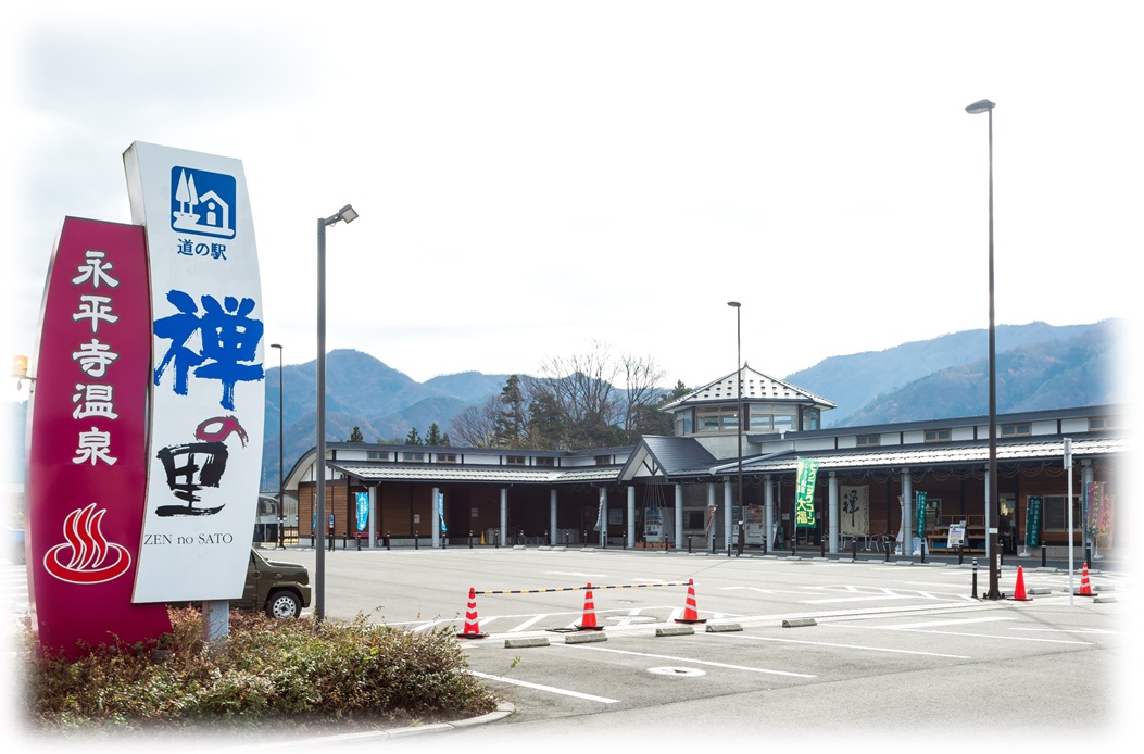 道の駅　禅の里　　町内、県内のお土産品をこだわって取り揃えています。レストランは手打ちそばをはじめ手作りで提供しています