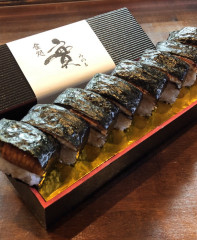 鰻の箱寿司