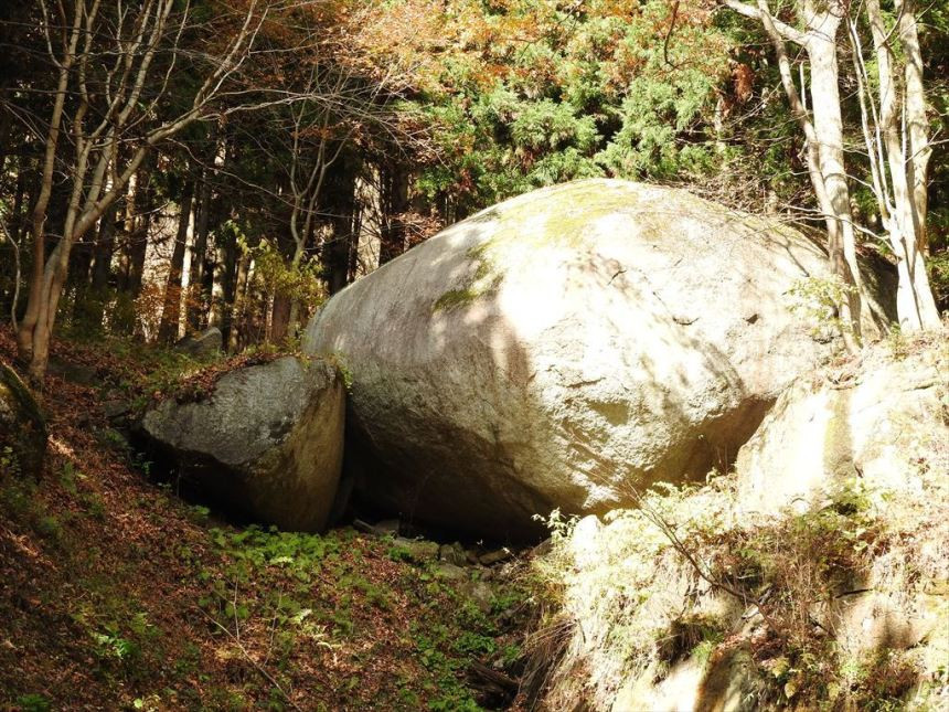 田村市都路町のパワースポット「古代亀石」（画像：たむランド）