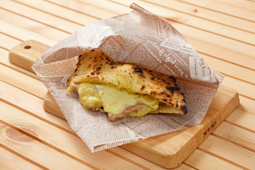 スパムとチーズ ドライブスルーペレットピッツァウッドベイカーズ