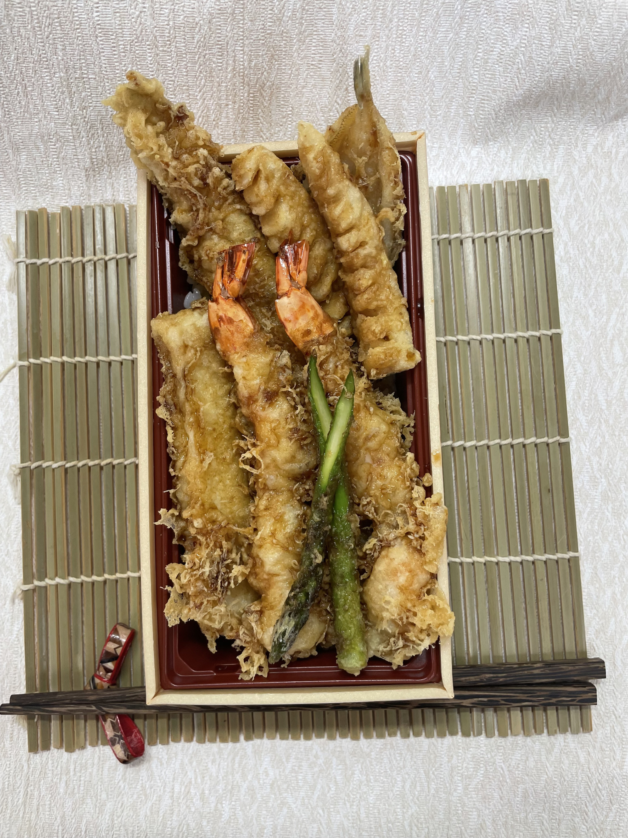 さんかつ特上天丼　2538円（2350円＋税188円）