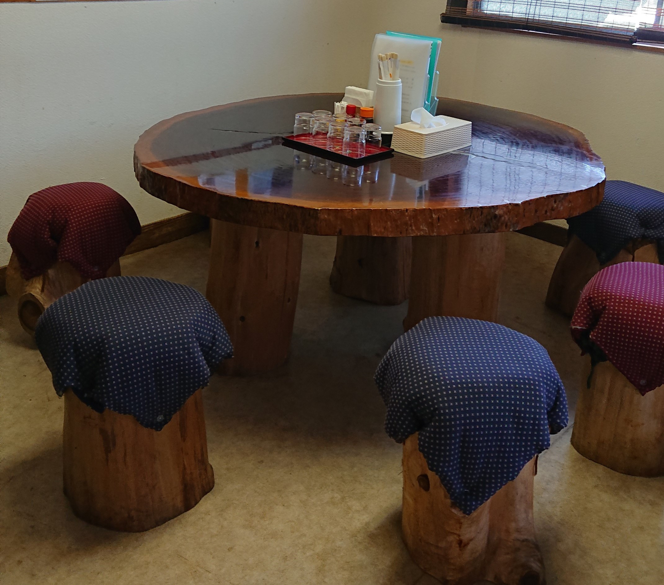 丸テーブル(7人席)