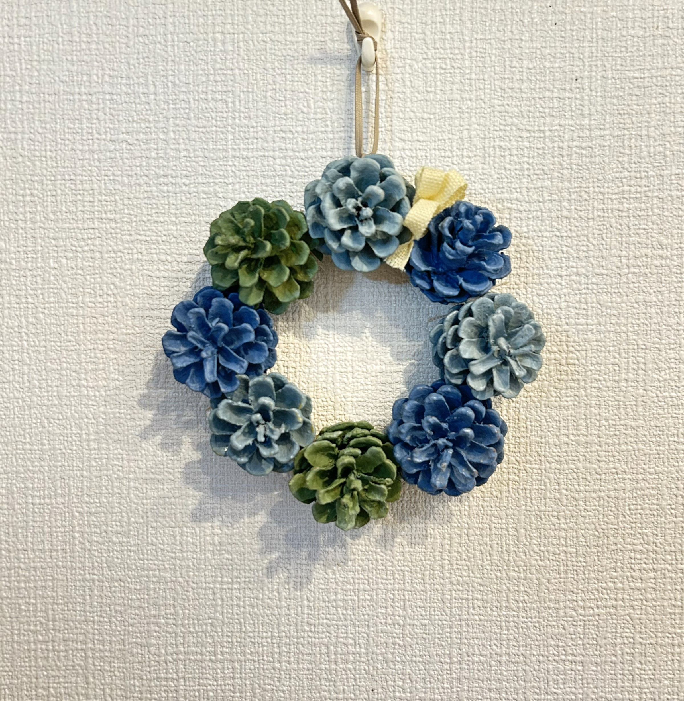 松かさのリース　アニースローンペイント