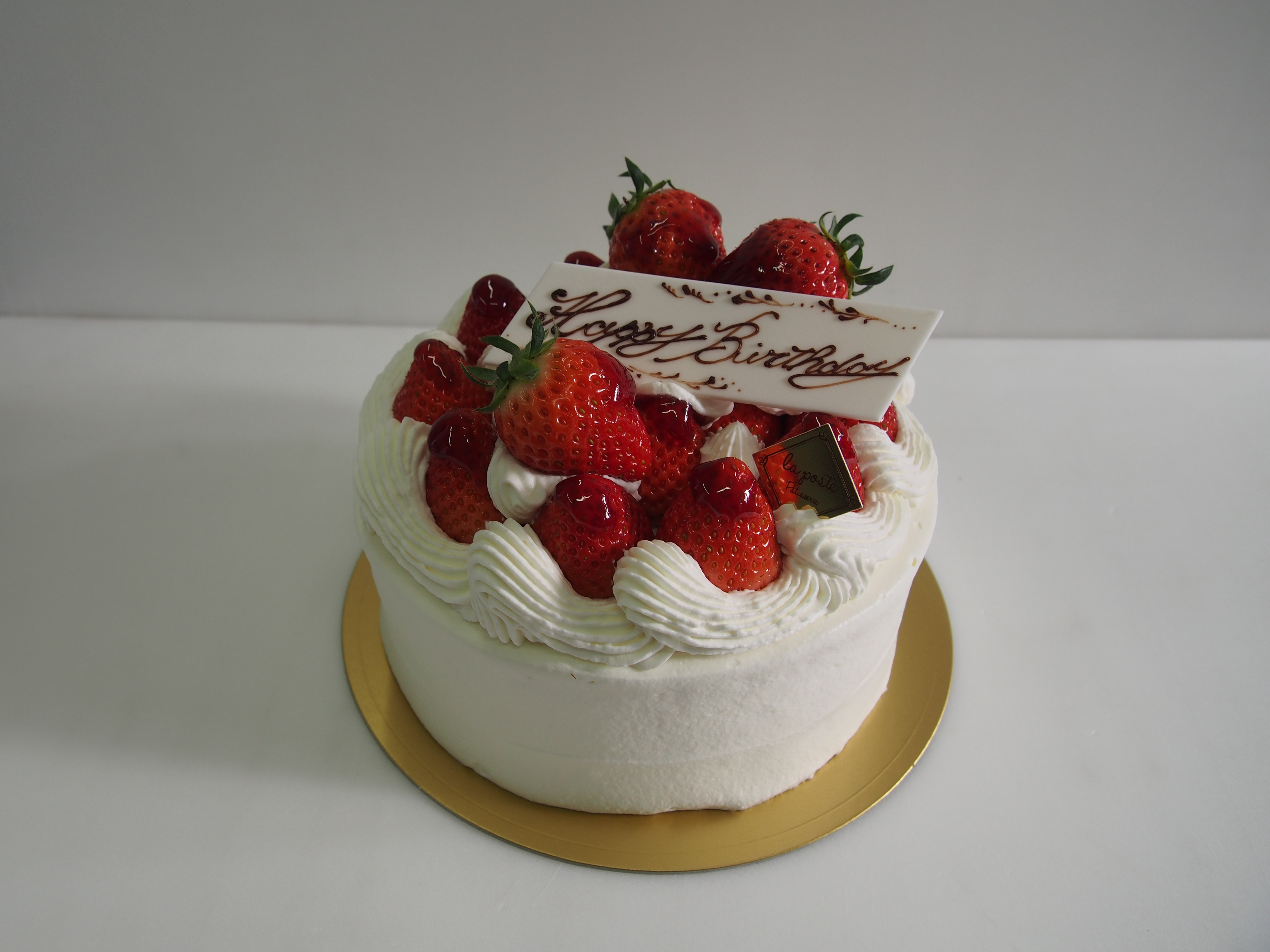 この時期ならではのホールケーキ（ガトーフレーズ）もお作りできます