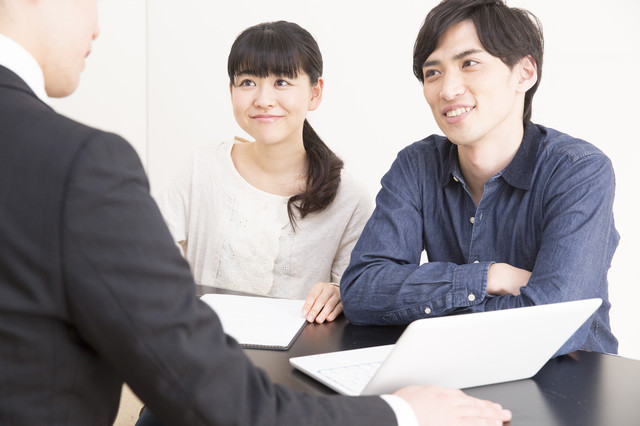 【業界史解説】結婚相談所スタッフはなぜ「仲人」と呼ばれる？「先生」呼びの起源と全国仲人連合会の役割