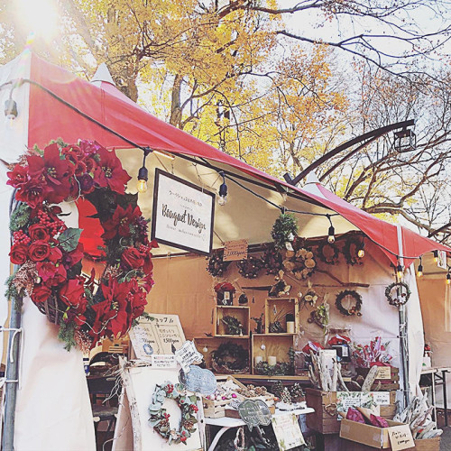 christman_stands_700w.jpg