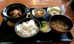 頑固おやじの煮込みホルモン定食