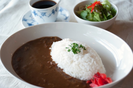 自家製カレー　（サラダ付き）