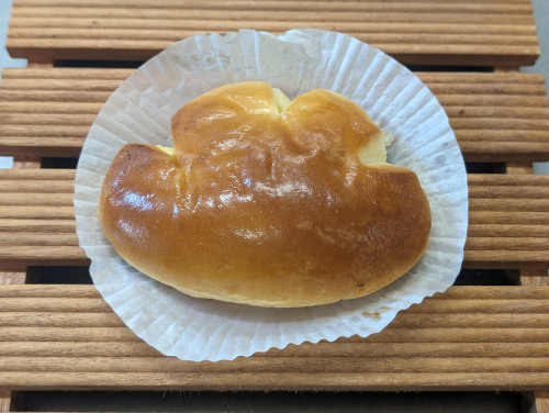 当店一番人気！　陽風堂のずっしりカスタードクリームパン