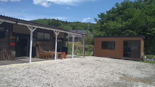 木工ろくろを試し削りしていただきたく思いプレハブ購入しました。