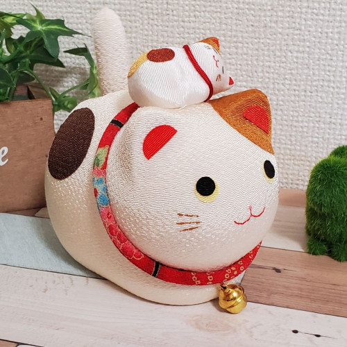 しっぽゆらゆら、ちりめんのソーラー親子猫(三毛)