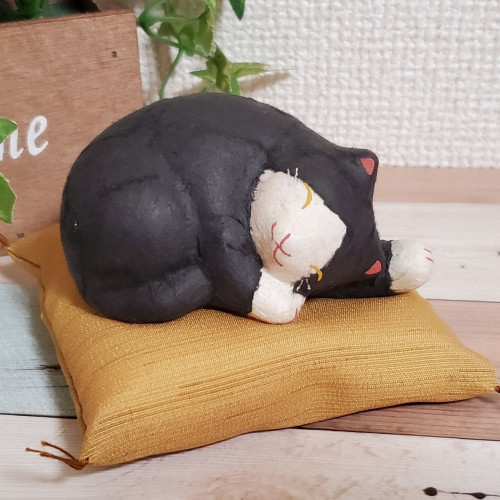 ちぎり和紙のカワイイ眠り猫(黒ねこ)