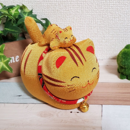 しっぽゆらゆら、ちりめんのソーラー親子猫(トラ)